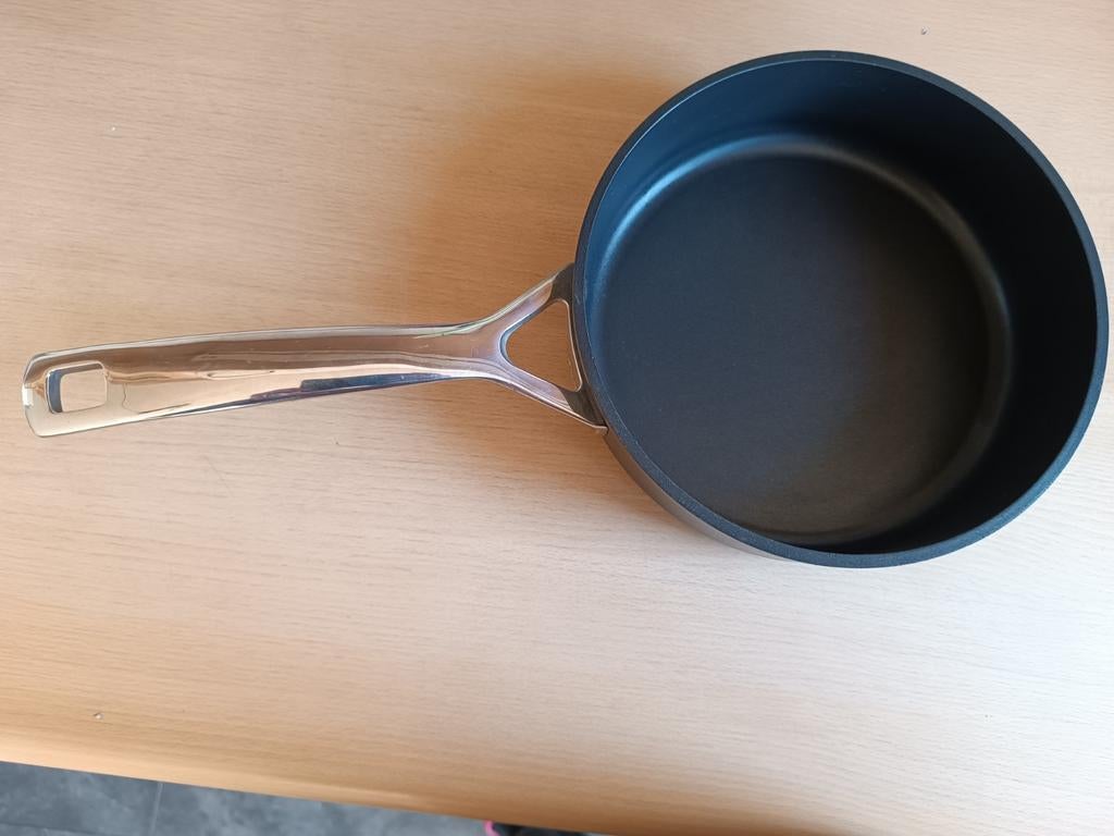 Creuset pan 20 cm, Huis en Inrichting, Keuken | Potten en Pannen, Ophalen of Verzenden, Zo goed als nieuw, Gietijzer
