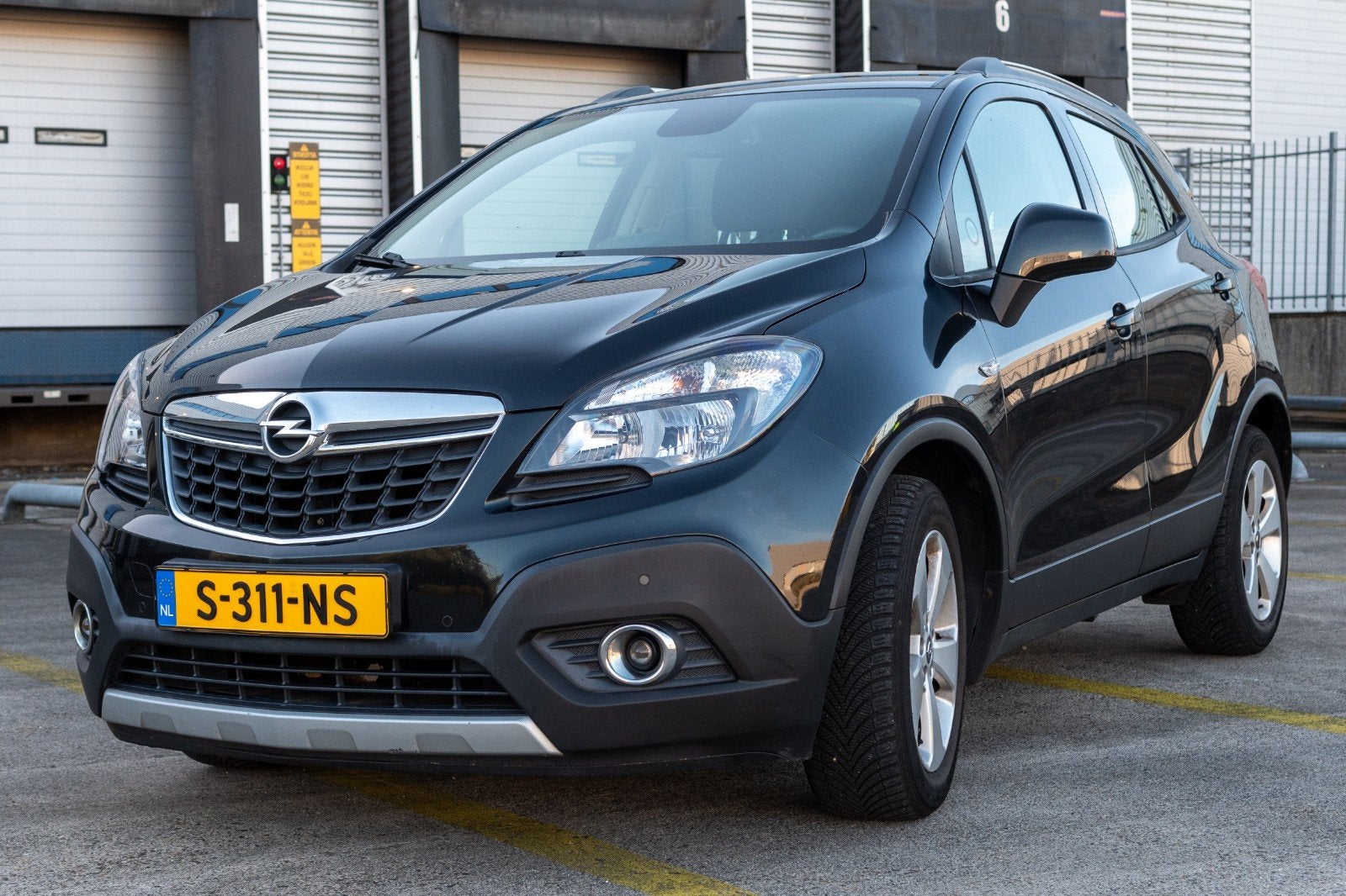 Opel Mokka 1.6 16V met nieuwe apk, Auto's, Voorwielaandrijving, 15 km/l, 4 cilinders, Zwart