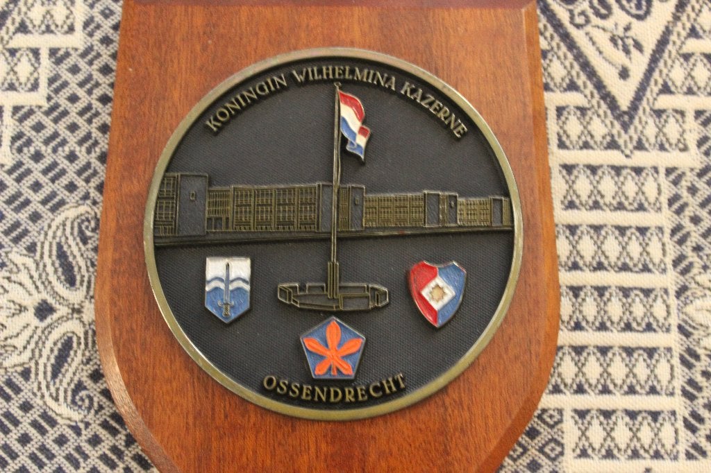 wapenschildje koningin  wilhelmina kazerne Ossendrecht, Verzenden, Landmacht, Nederland, Embleem of Badge