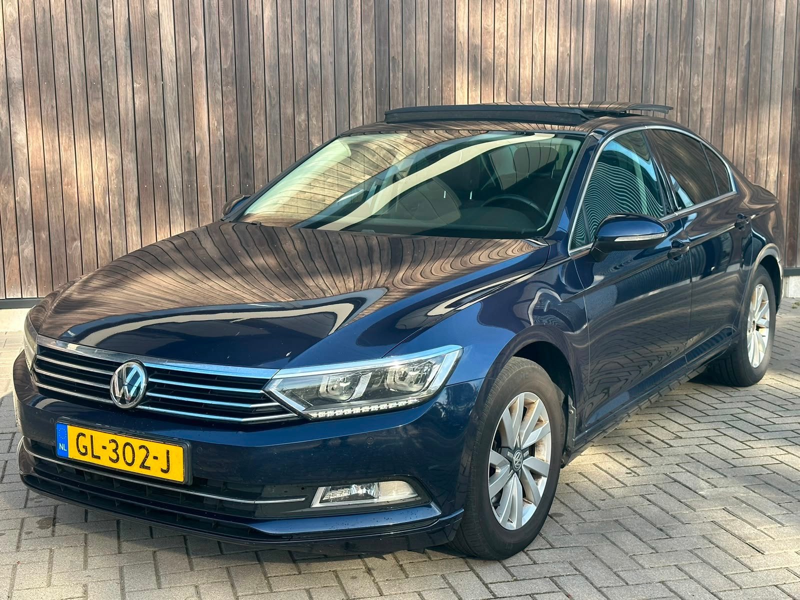 Volkswagen Passat 1.6 TDI Business Edition | PANO | NAVI | C, Voorwielaandrijving, Gebruikt, Euro 6, 4 cilinders