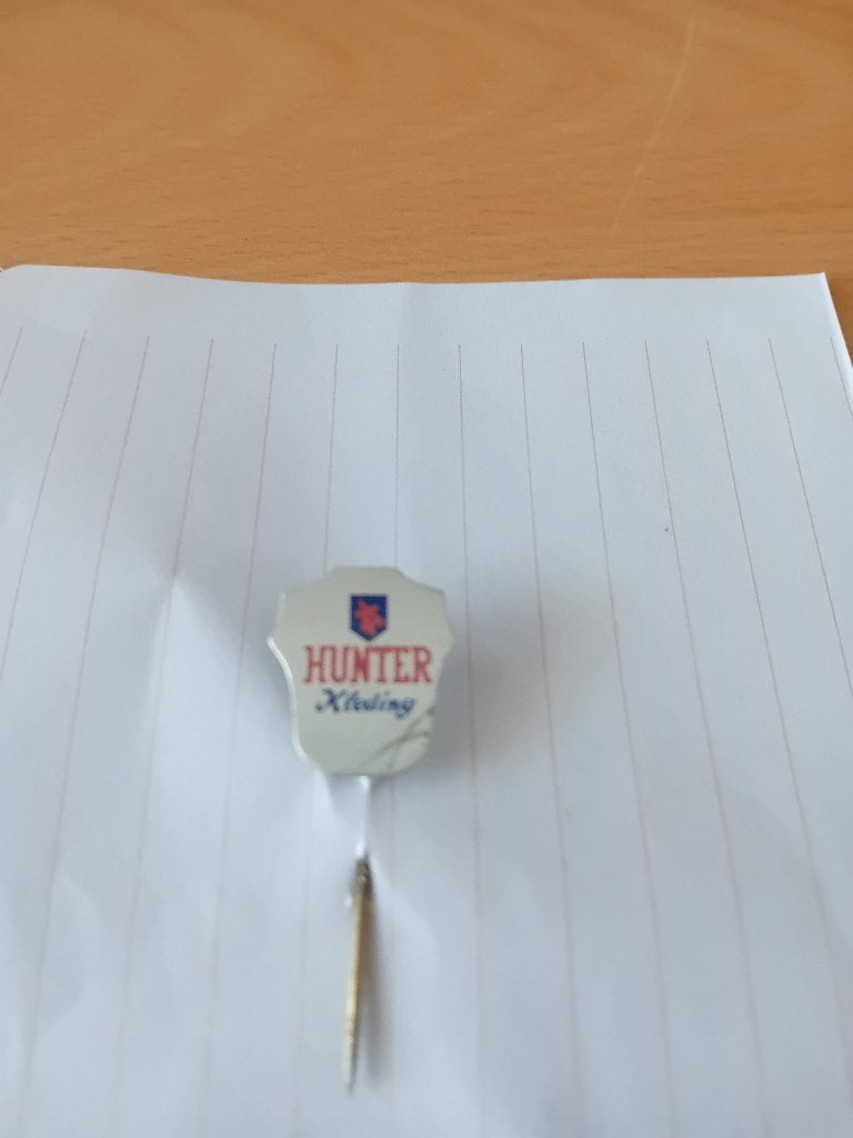 Pin - HUNTER kleding, Ophalen of Verzenden, Zo goed als nieuw, Merk, Speldje of Pin