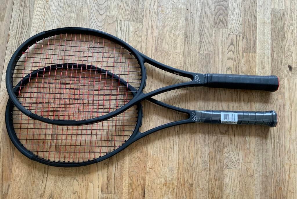 2x Wilson Pro Staff RF97 Federer V11 4 3/8  Nieuw!, Nieuw, Ophalen of Verzenden, Wilson, Racket