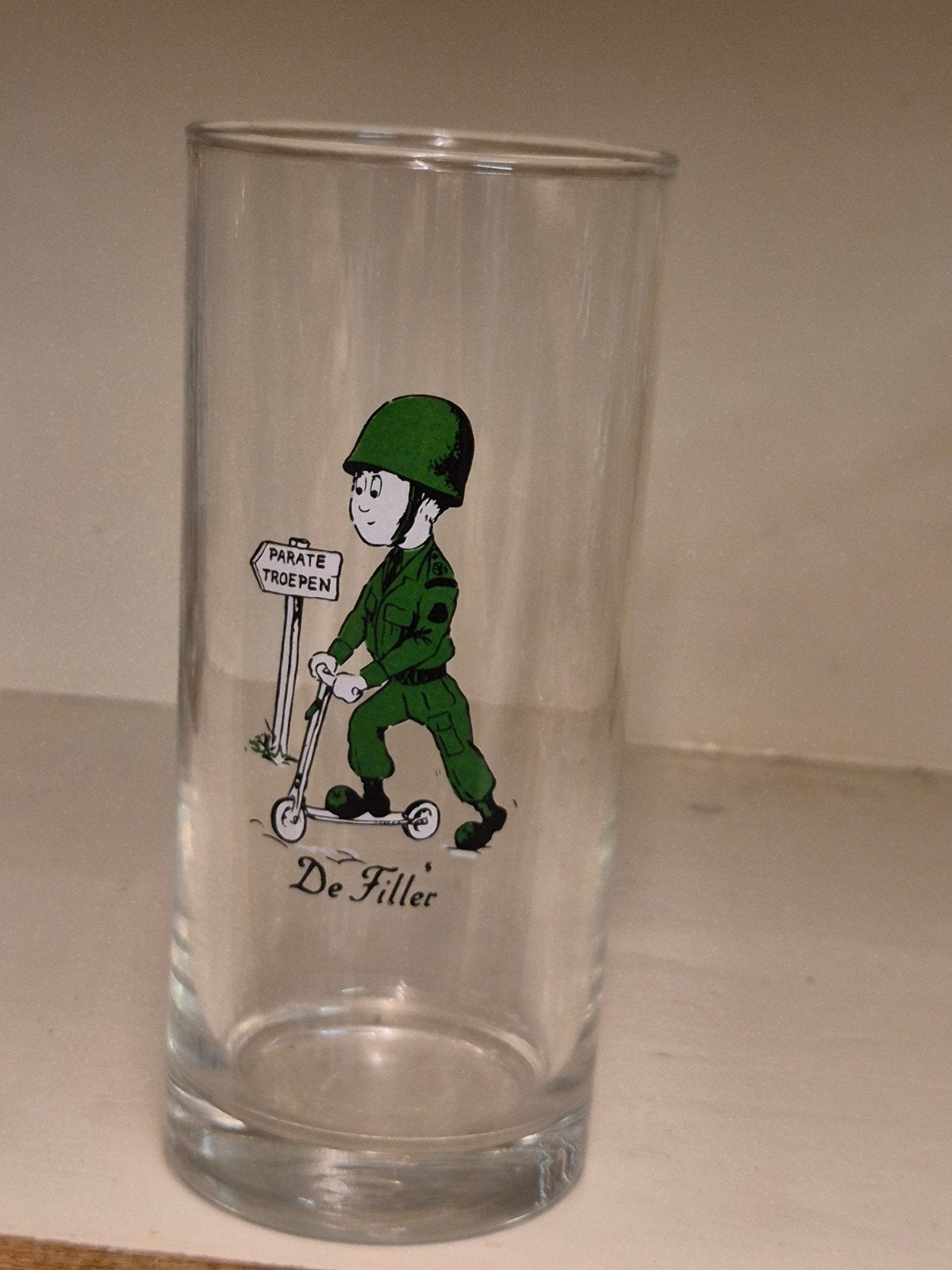 De filler glas/parate troepen, Ophalen of Verzenden, Gebruikt
