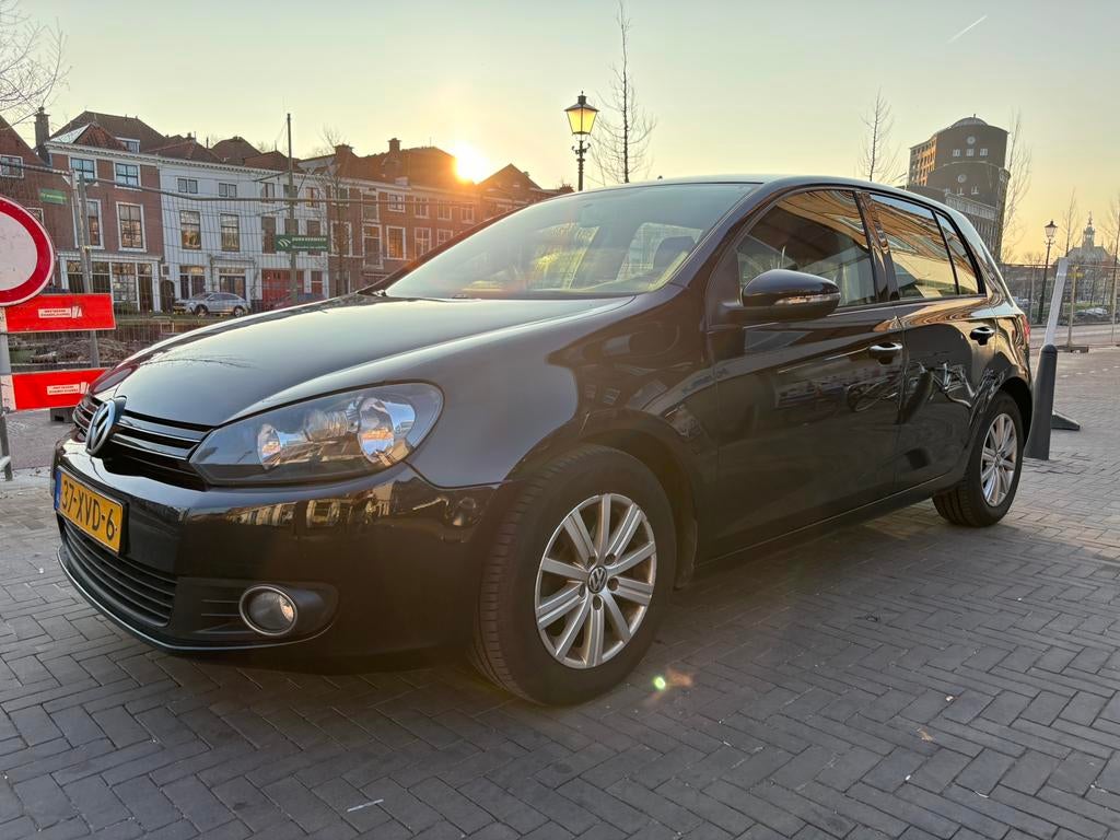 Volkswagen Golf 1.6 automaat benzine 5drs Airco radio usb cd, Auto's, Volkswagen, Bedrijf, Golf, ABS, Adaptieve lichten, Airbags