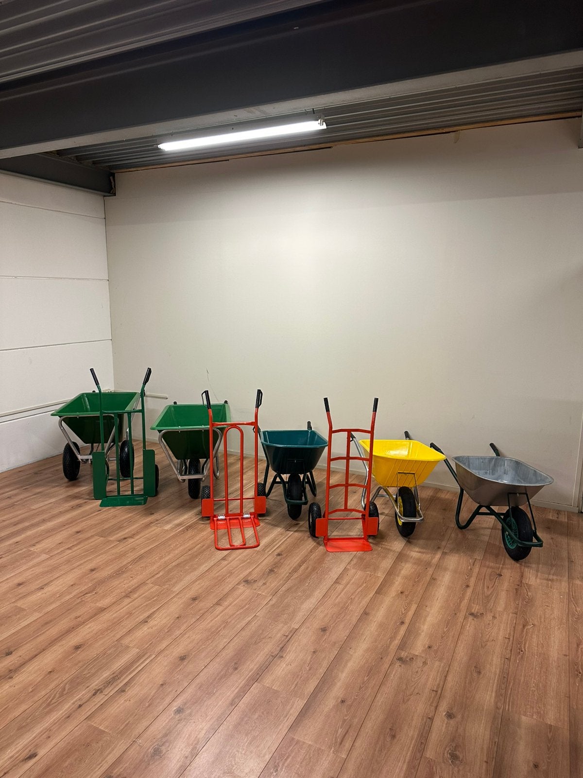 Diverse nieuwe kruiwagens en steekwagens – direct inzetbaar, Ophalen, Zo goed als nieuw