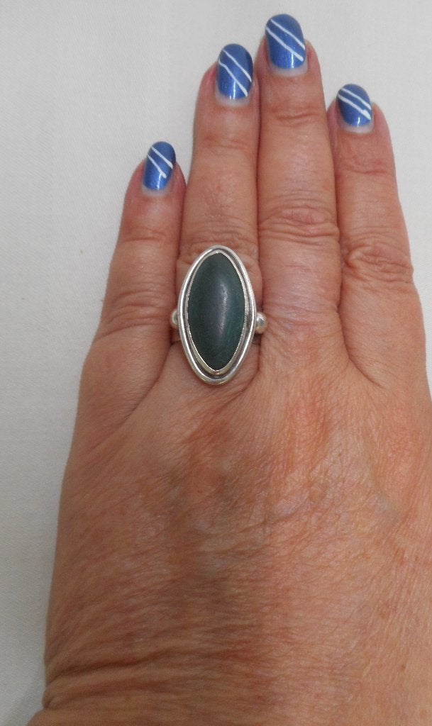 Zilveren royale vintage ring met groene steen nr.1341