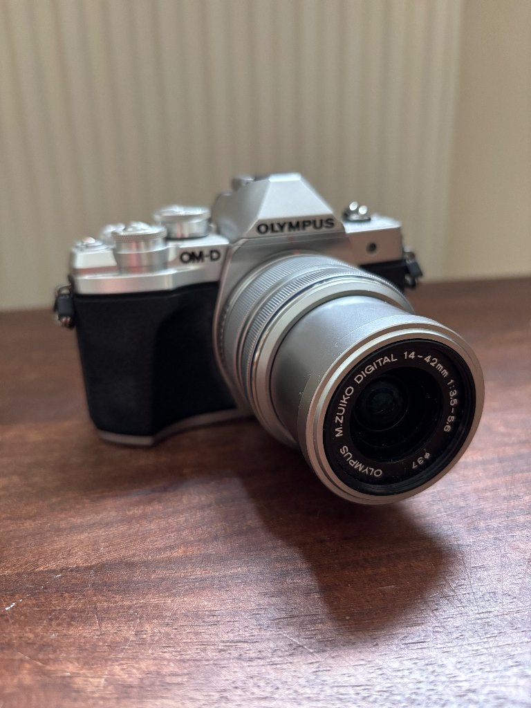 Olympus OM-D E-M10 Mark III Silver-Only 2,241 Shutter Count, Ophalen of Verzenden, Zo goed als nieuw, Olympus, Geen optische zoom