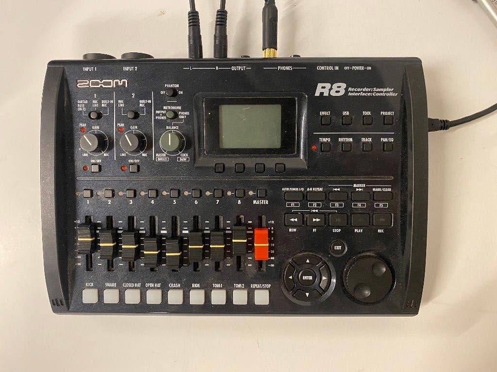 Zoom R8 multitrack recorder met microfoons, Ophalen of Verzenden, Zo goed als nieuw, Minder dan 5 kanalen, Microfooningang