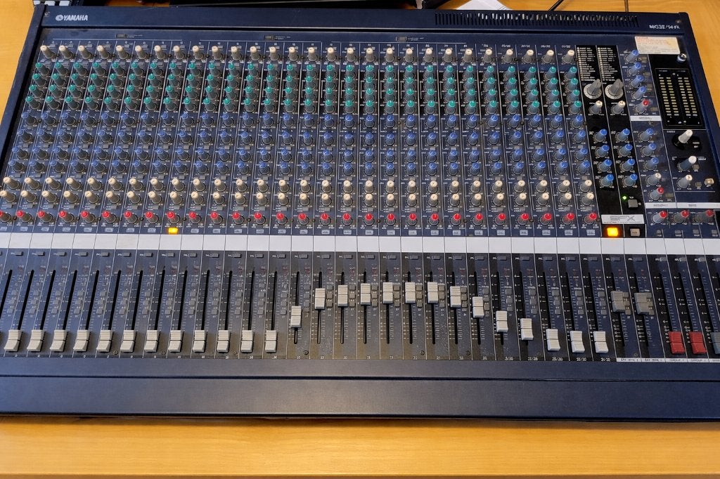 YAMAHA M32/14FX Mengpaneel, Muziek en Instrumenten, Mengpanelen, Gebruikt, 20 kanalen of meer, Microfooningang, Ophalen
