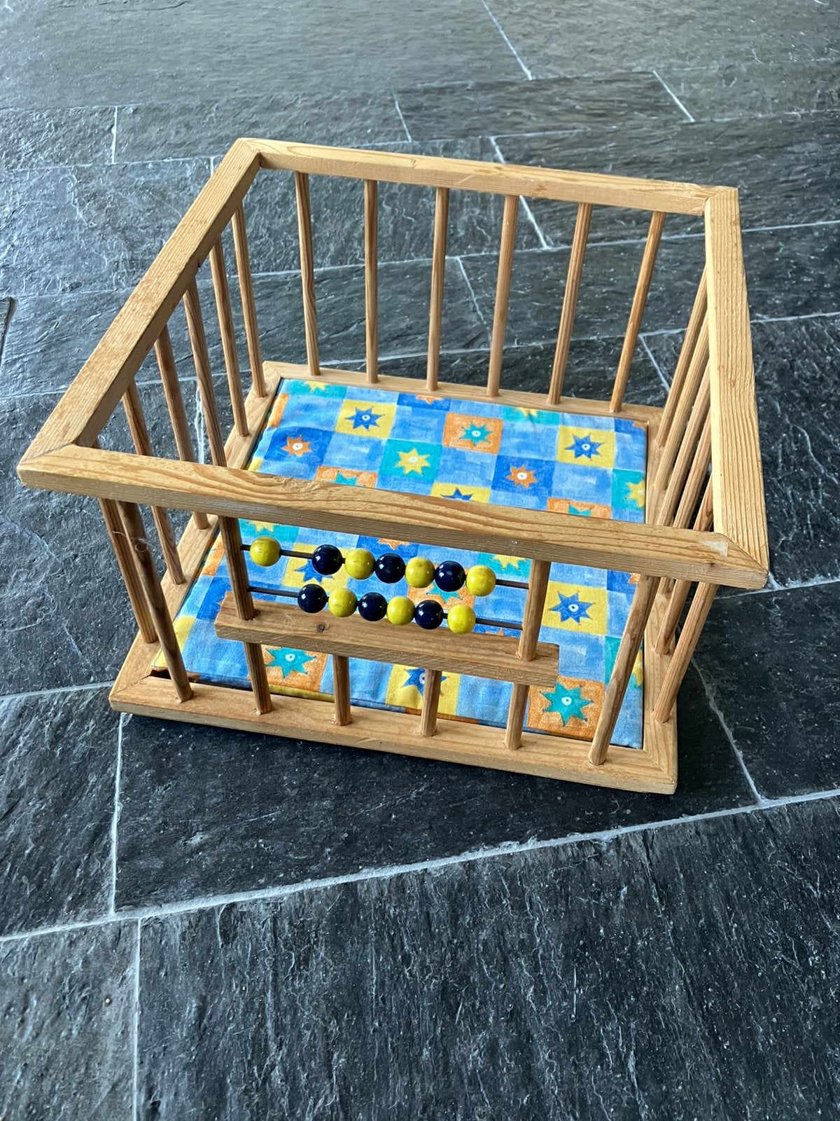 Houten Poppen box (34x34x20 cm), Ophalen of Verzenden, Zo goed als nieuw