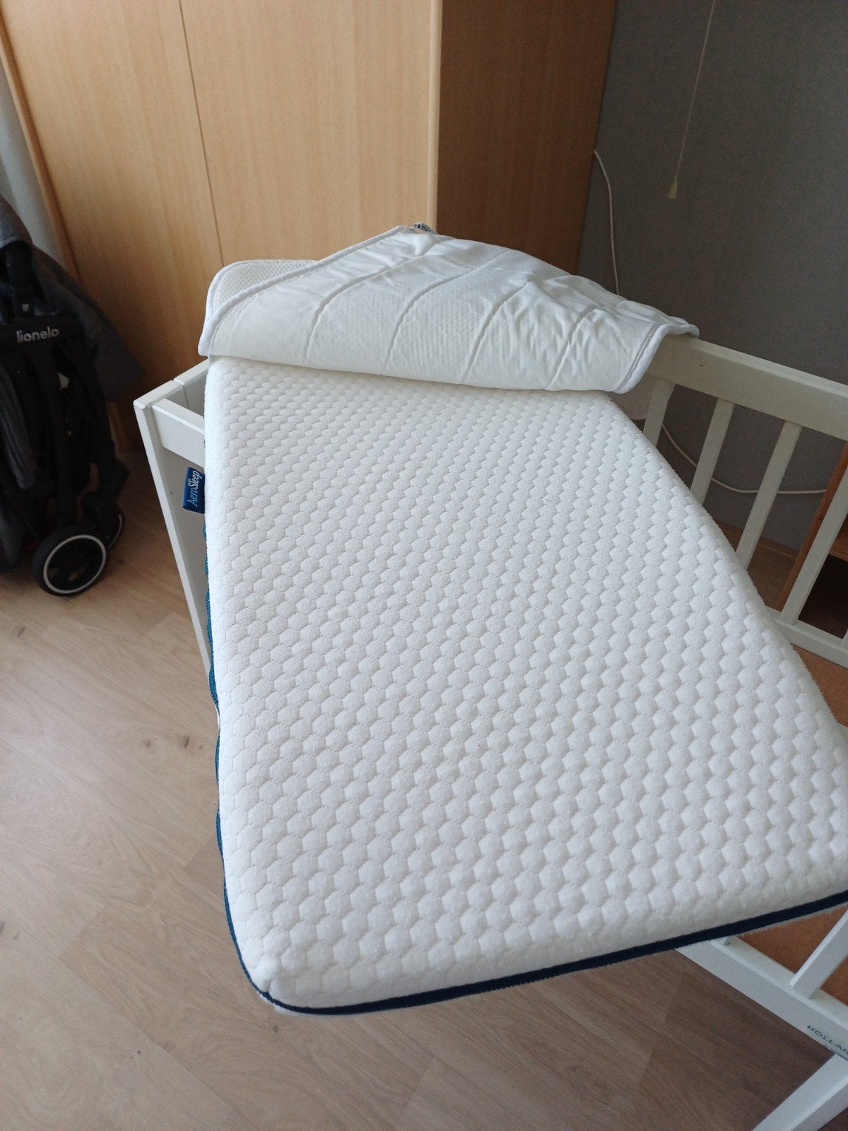 Wiegje met matras en hoeslakens, Ophalen of Verzenden, Zo goed als nieuw, Wieg
