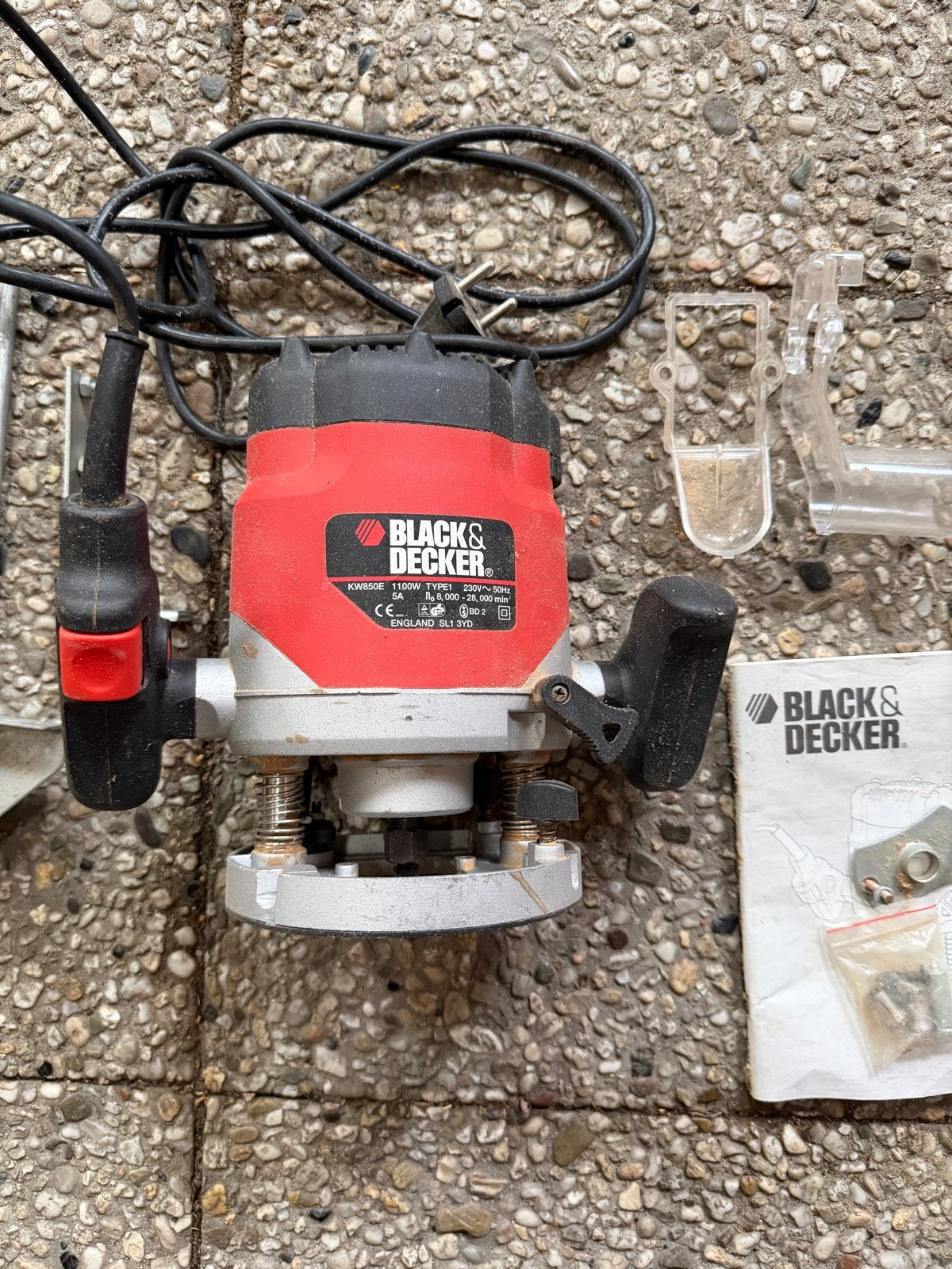 Black & Decker Bovenfrees KW850E met accessoires, Ophalen of Verzenden, Gebruikt, Elektrisch, Bovenfrees