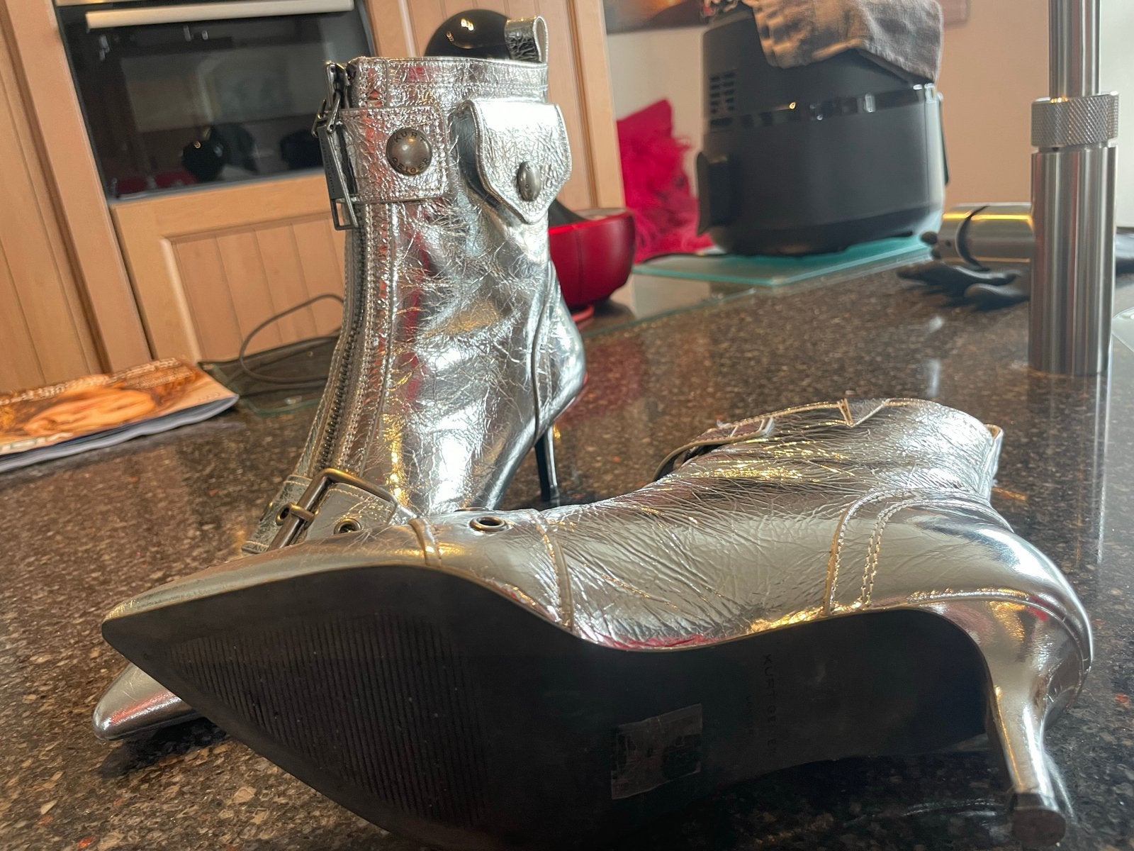 Kurt Geiger zilveren enkellaarsjes - Maat 37,5, Ophalen of Verzenden, Gedragen, Overige kleuren, Lage of Enkellaarzen