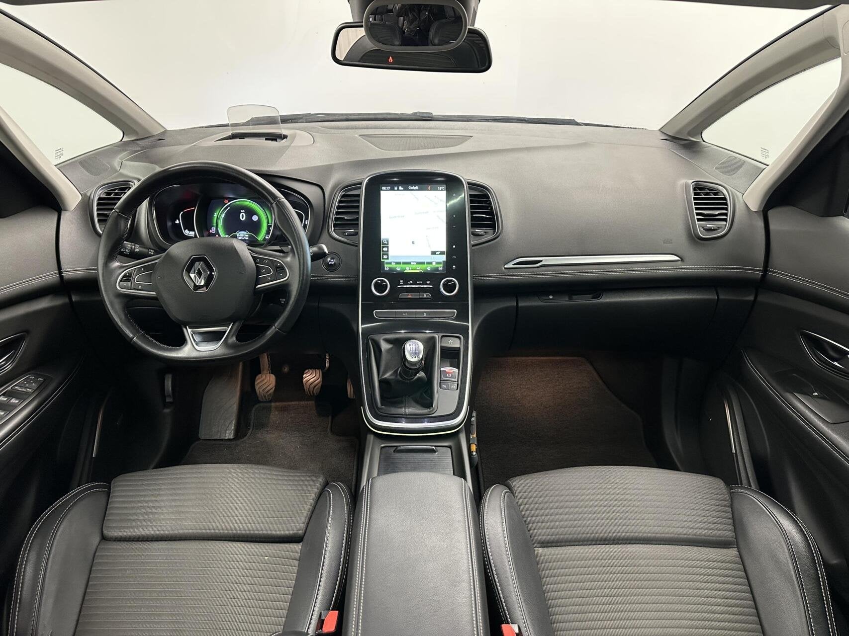 Renault Scenic 1.2 TCe Bose PANO CARPLAY ECC NAVI CRUISE HEA, Auto's, Voorwielaandrijving, Gebruikt, 4 cilinders, 132 pk