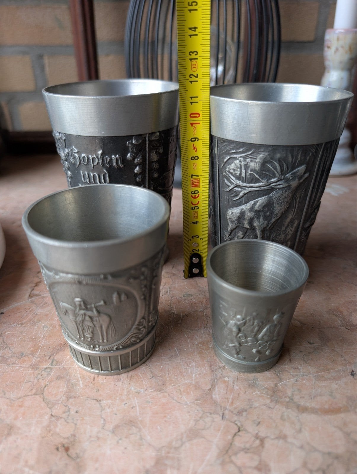 Set van 4 antieke tinnen bekers met reliëf, Antiek en Kunst, Ophalen of Verzenden