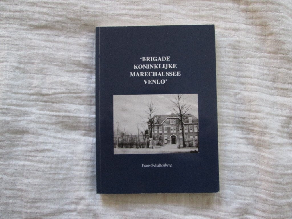 brigade koninklijke marechaussee Venlo boek gesigneerd, Ophalen of Verzenden, Gelezen, Frans schallenberg,