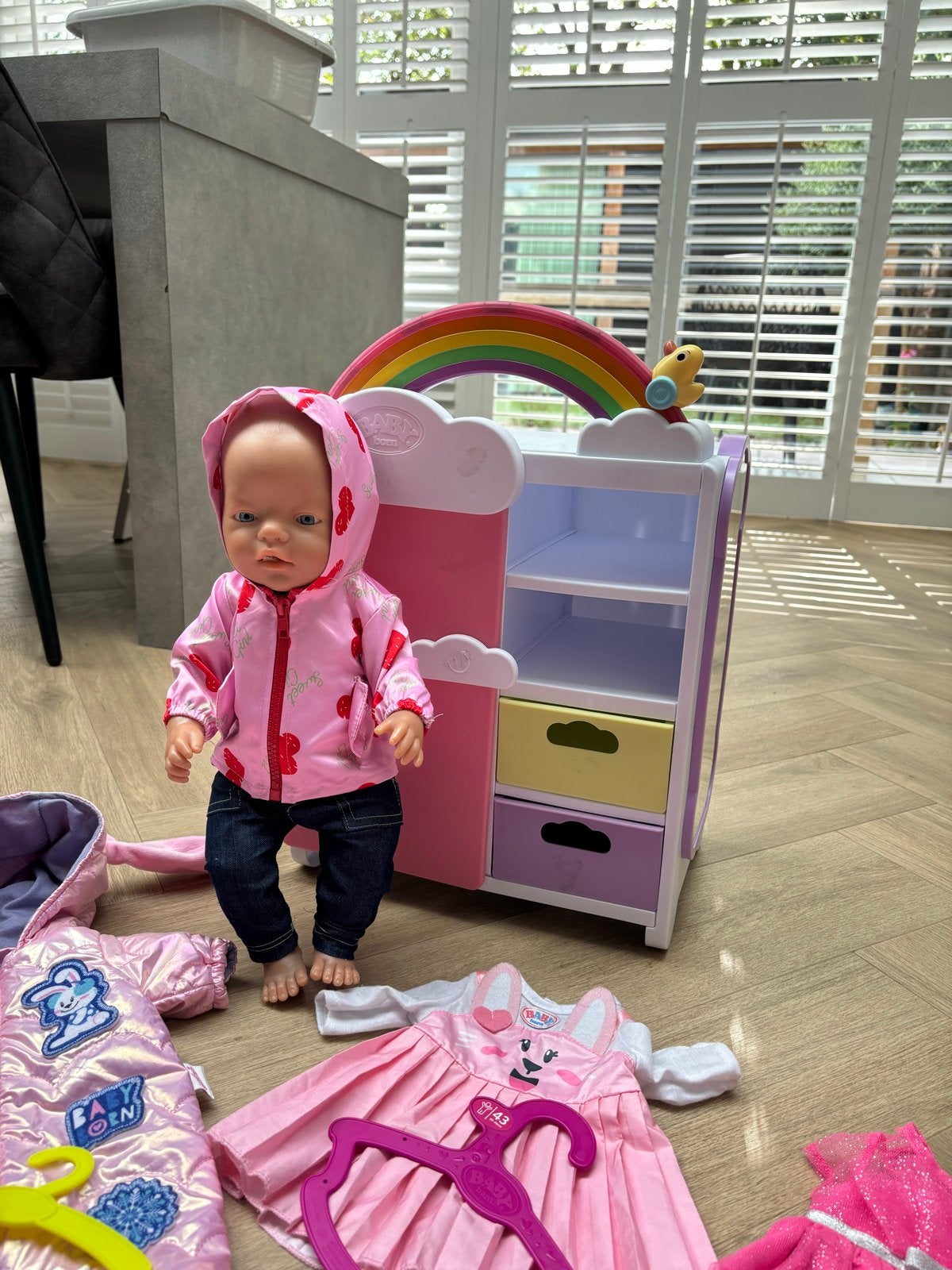 Baby Born kledingkast, pop en diverse kledingsetjes, Kinderen en Baby's, Speelgoed | Poppen, Ophalen, Gebruikt, Babypop