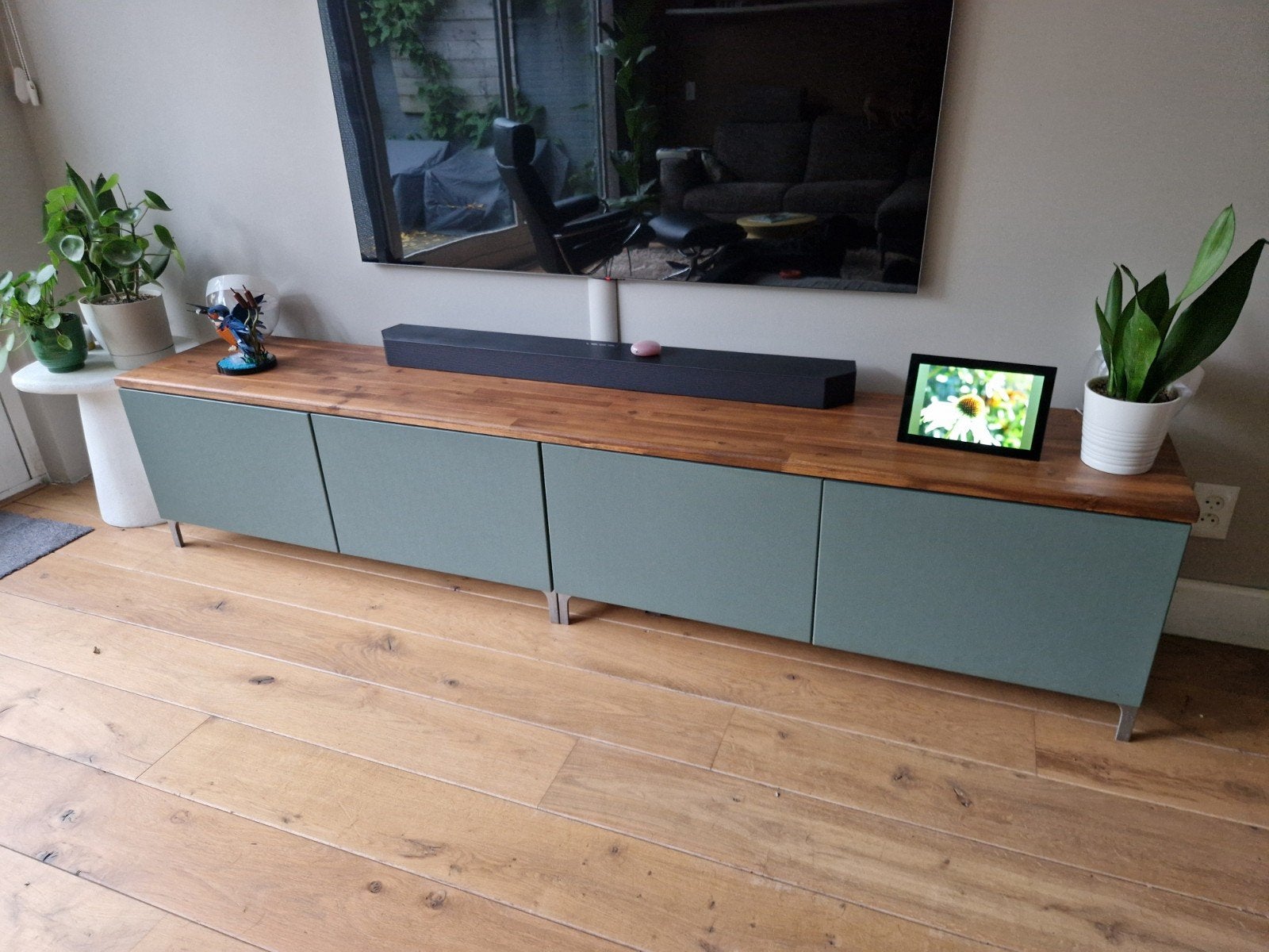 TV-meubel Besta met walnoot blad en grijsgroene fronten 240, Ophalen, Gebruikt, 200 cm of meer, Minder dan 100 cm
