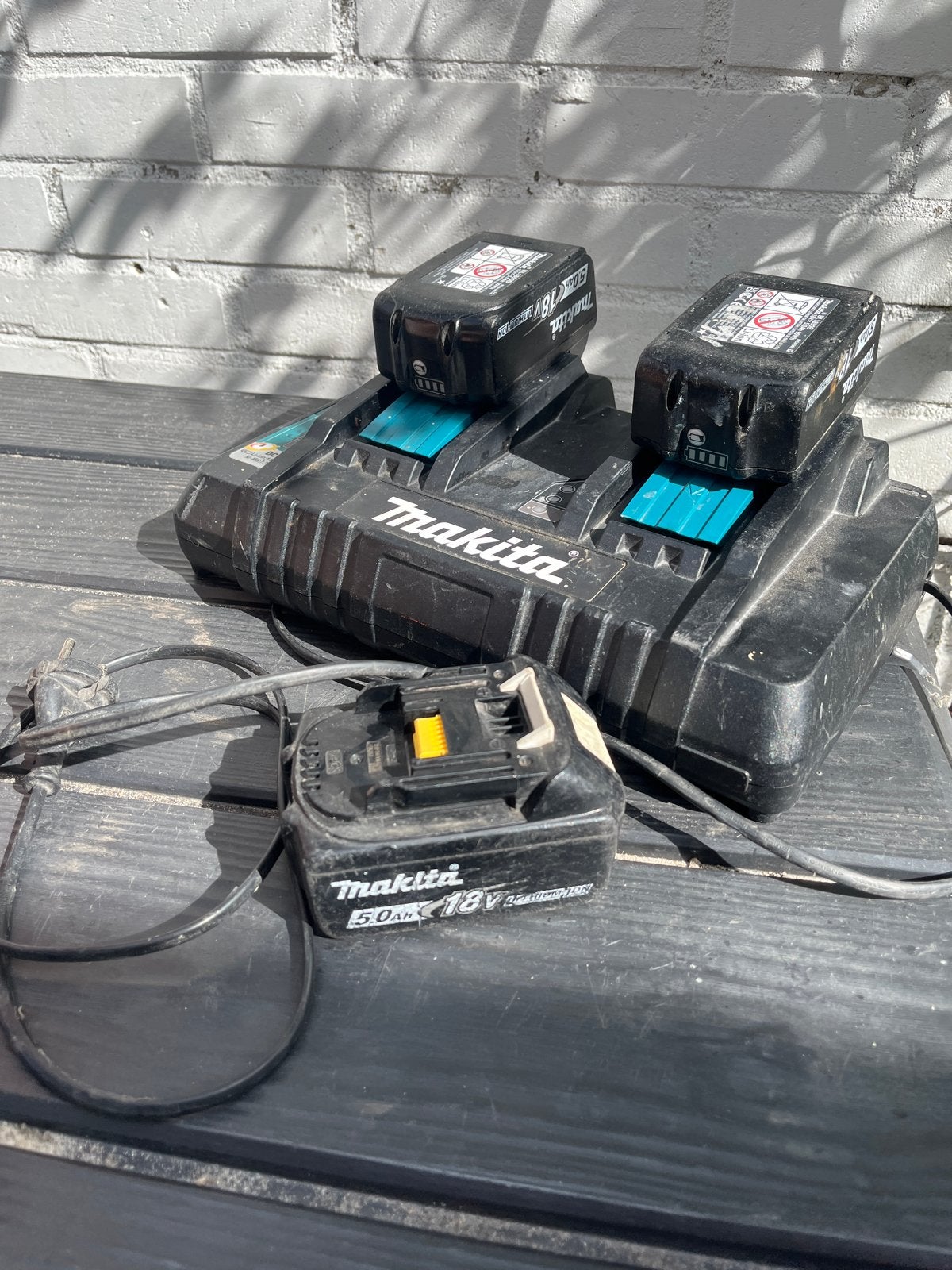 3x Makita 18V 5Ah accu's met dubbele lader, Doe-het-zelf en Verbouw, Gereedschap | Handgereedschap, Ophalen of Verzenden, Gebruikt