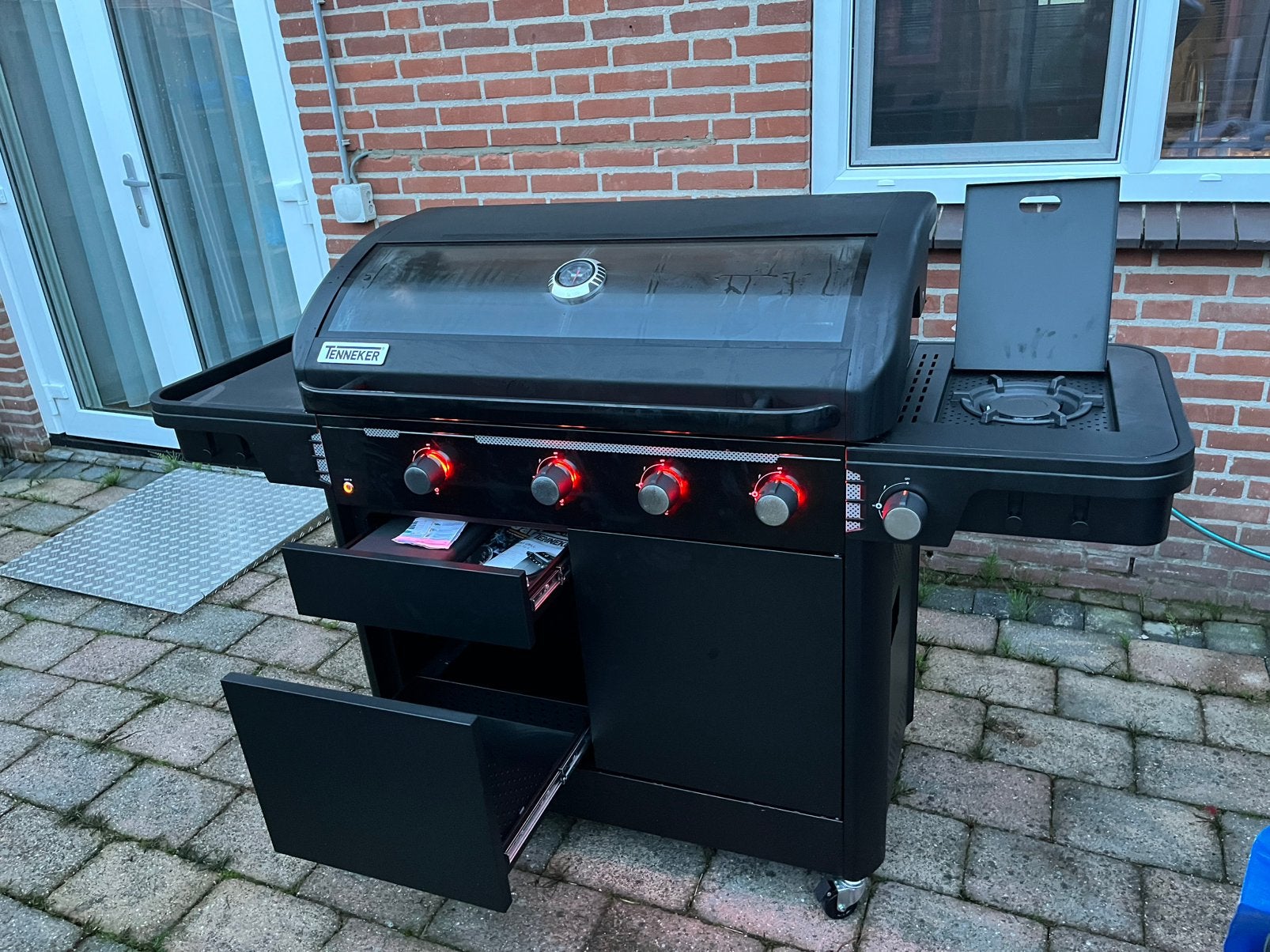 Tenneker gasbarbeque 2 x gebruikt., Ophalen, Zo goed als nieuw