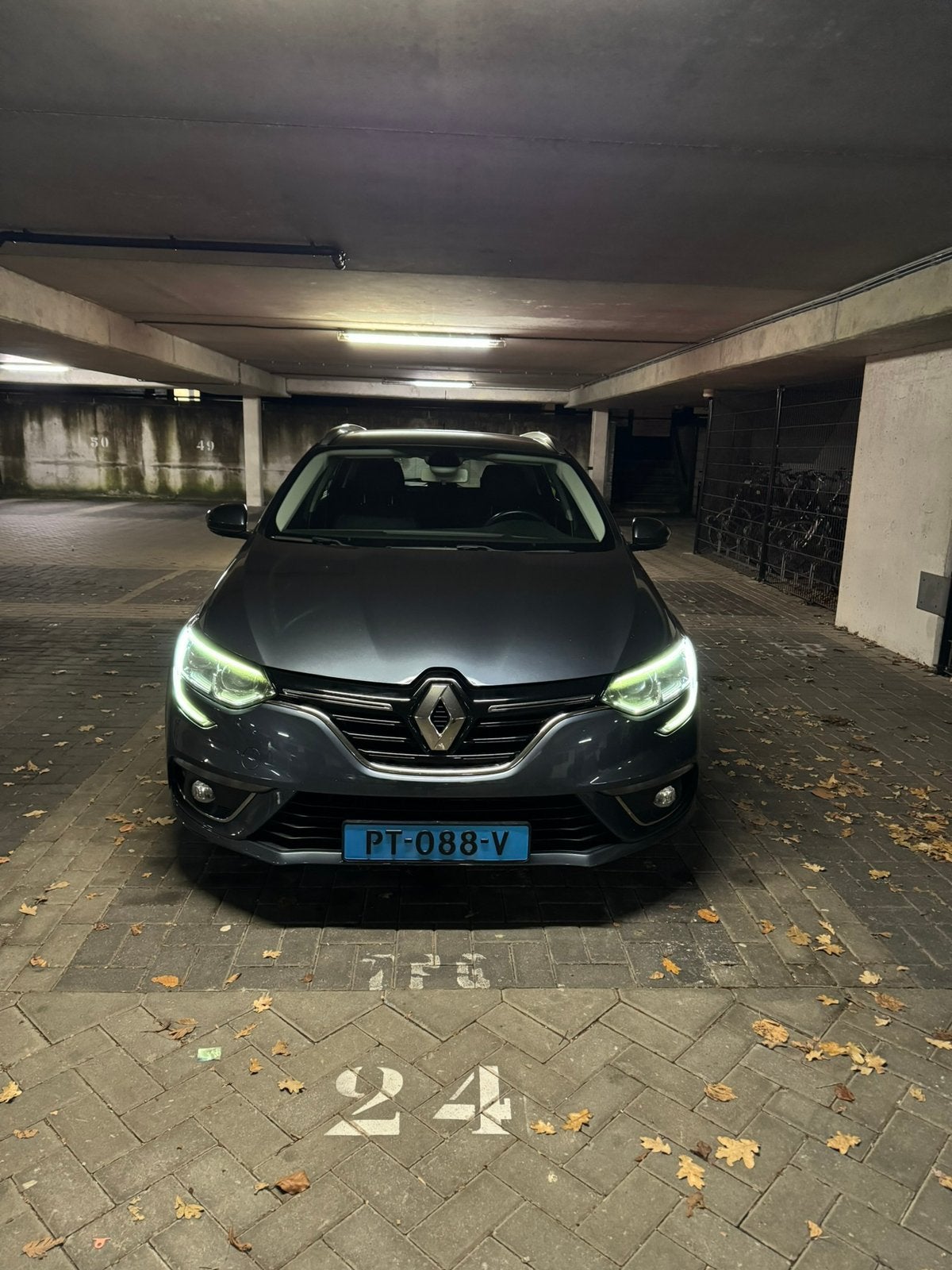 Renault Mégane 1.5 Energy dCi 110pk EDC 2017 Grijs, Auto's, 4 cilinders, Origineel Nederlands, Stationwagon, Diesel
