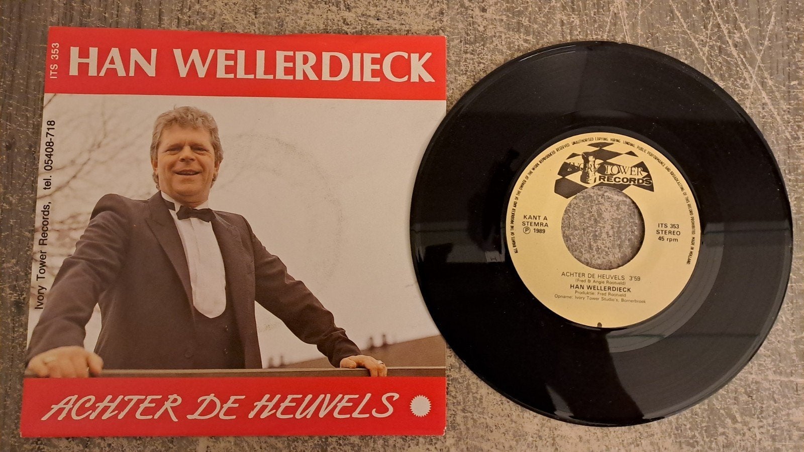 Han wellerdieck  - achter de heuvels, Fotohoes, Ophalen of Verzenden, Gebruikt, Nederlandstalig