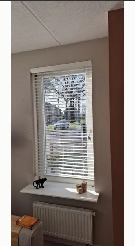 2 Veneta houten jaloezieën breedte 85,5cm x lengte 170cm, Ophalen, Jaloezie