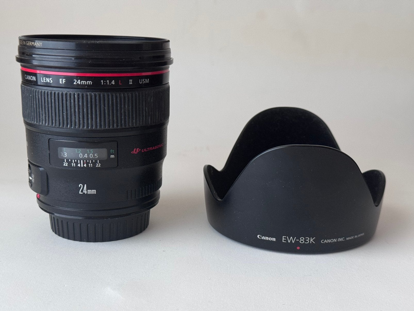 Canon EF24mm 1.4 II lens plus B+W uv filter zeer goede staat, Ophalen of Verzenden, Zo goed als nieuw, Groothoeklens