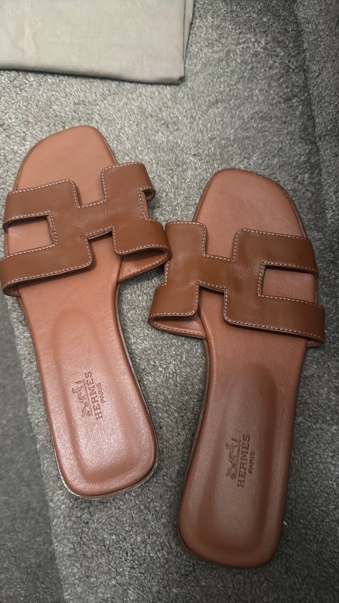 Slippers hermes oran, Ophalen of Verzenden, Zo goed als nieuw