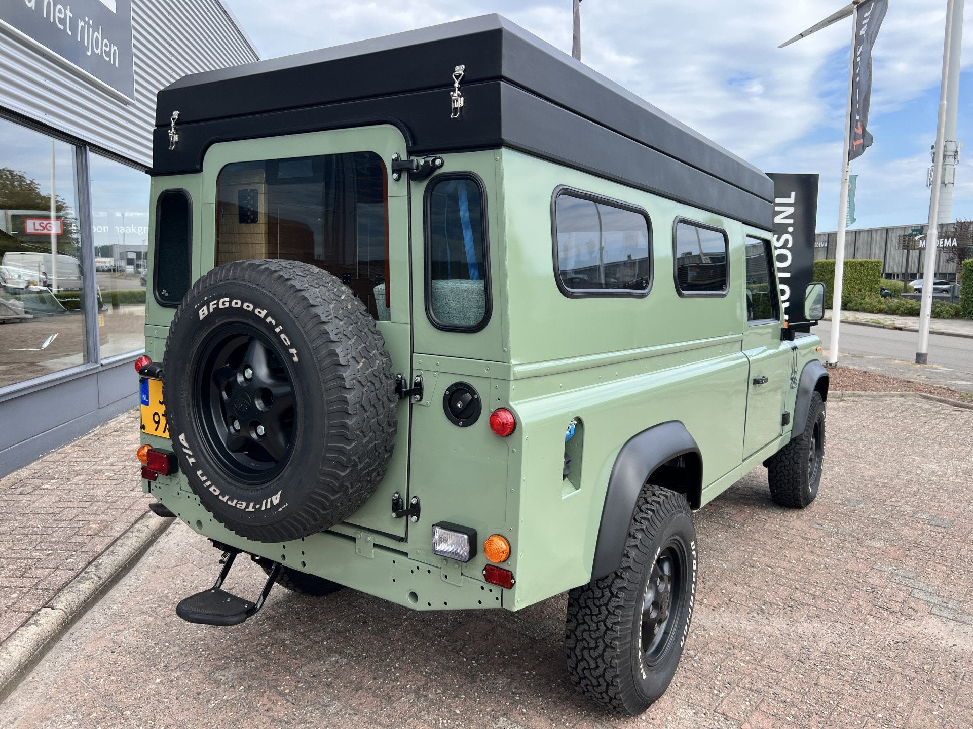Land Rover Defender 110 2.5 200Tdi Expeditech (bj 1992), Caravans en Kamperen, Overige merken, Uranusweg 6
8938AJ  LEEUWARDEN, NL