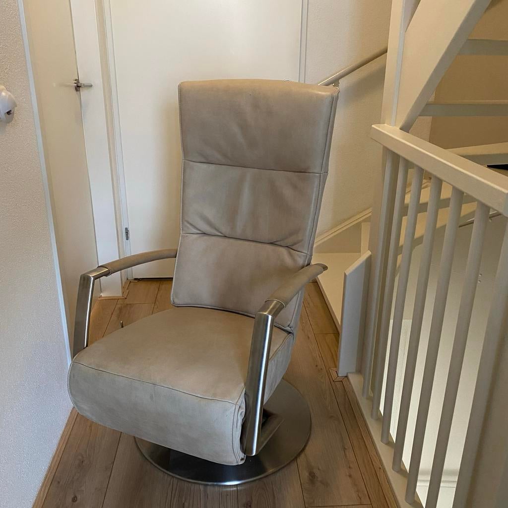 Relaxstoel, leder, naturelkleur, RVS leuning, Huis en Inrichting, Fauteuils, Ophalen, Gebruikt, Leer, 75 tot 100 cm