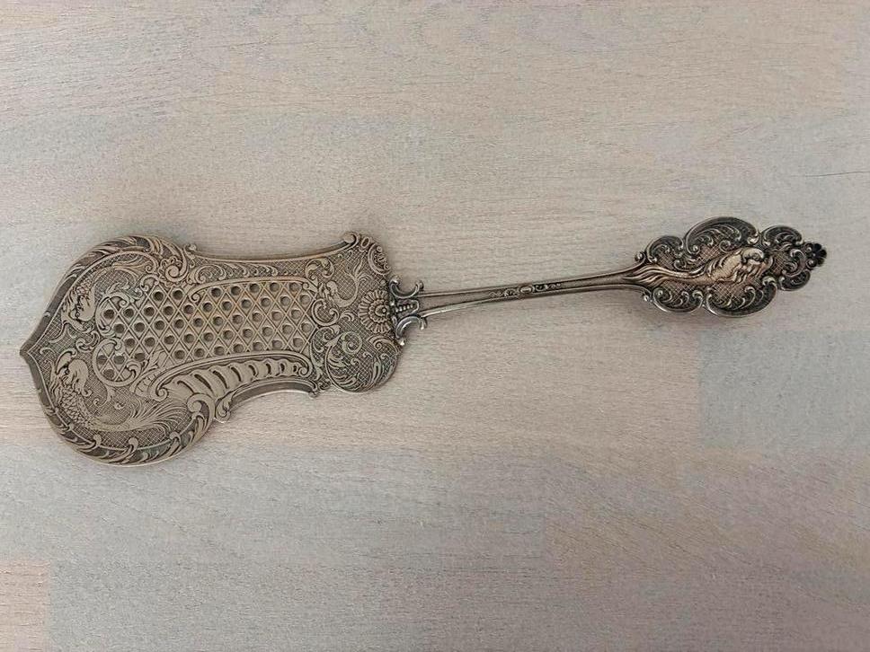 Antieke Zilveren Visschep met Gedetailleerde Reliëf, Antiek en Kunst, Ophalen