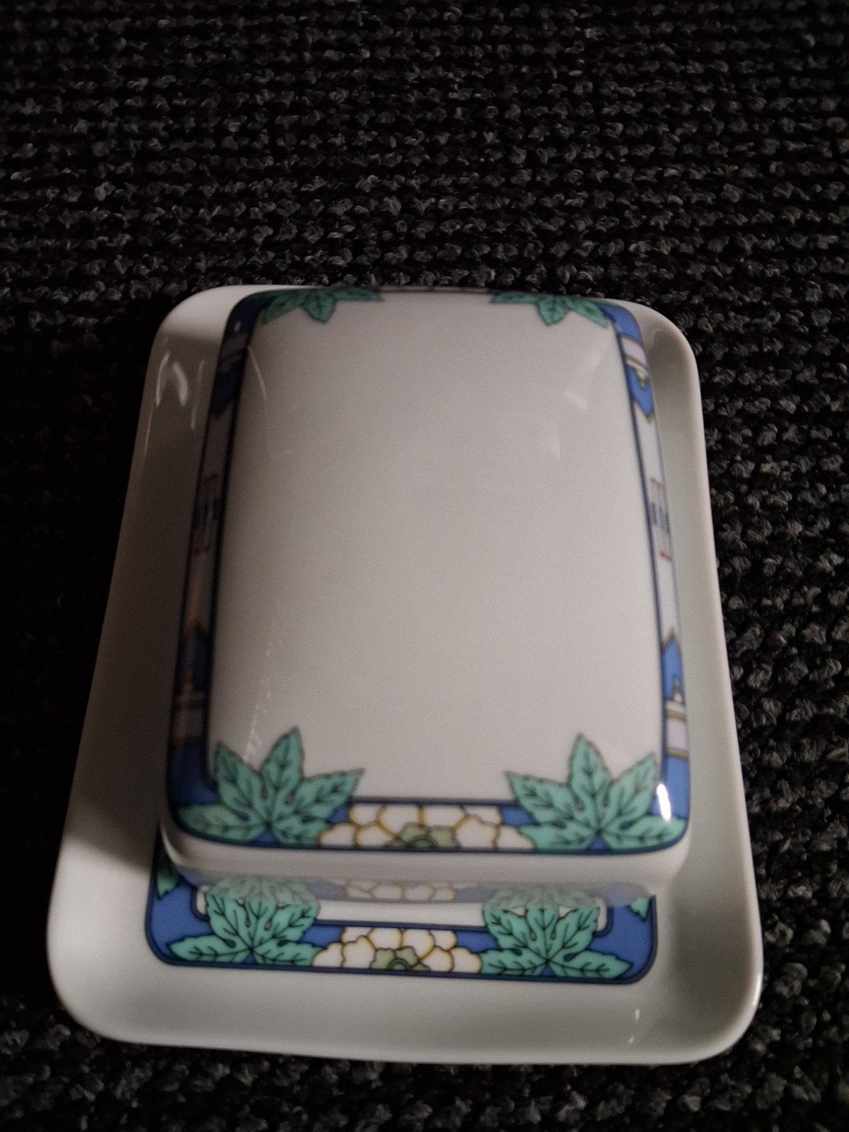 Mooie botervloot met decoratief bladmotief, Ophalen, Zo goed als nieuw, Steen/keramiek, Wit