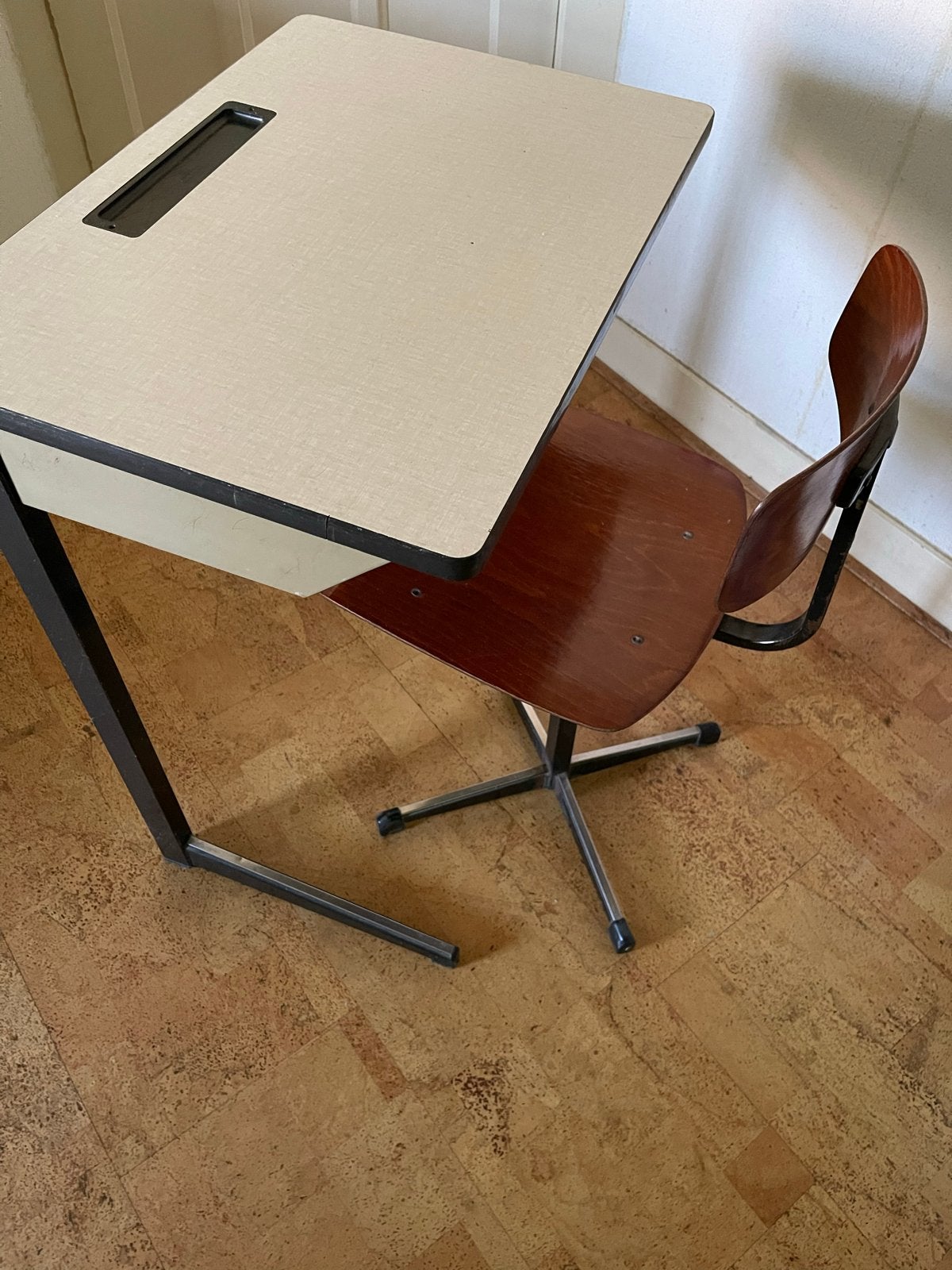 Vintage Schoolbureau met Stoel - Jaren '70, Ophalen, Gebruikt, Hout, Schoolbureau
