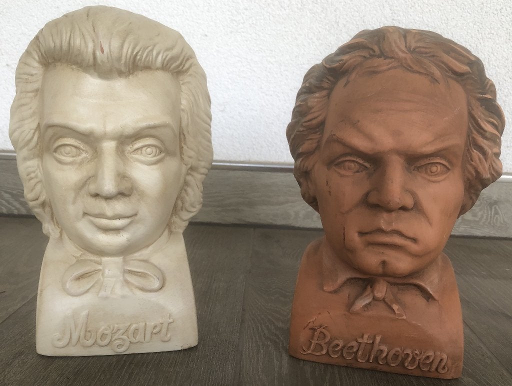 2 BEELDEN - MOZART EN BEETHOVEN - ONG. 26 CM HOOG, Ophalen of Verzenden