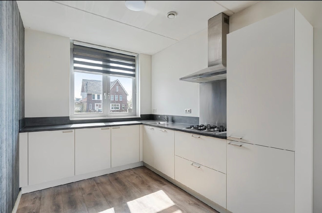Mooie witte hoekkeuken voor meer informatie zie beschrijving, Huis en Inrichting, Ophalen, Zo goed als nieuw, Wit, Hoekkeuken