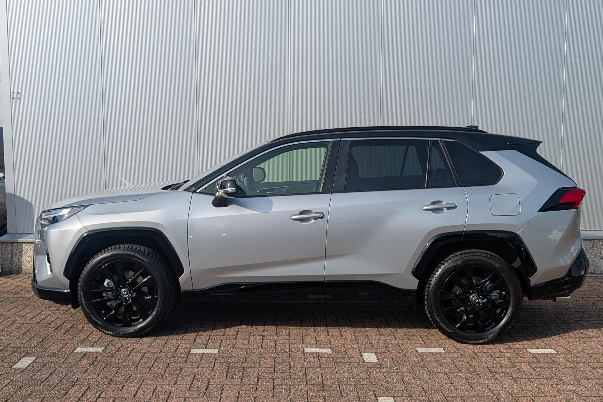 Toyota RAV4 AWD Bi-tone Stoel- & Stuurwielverwarming, Parkee, Auto's, Automaat, Dealer onderhouden, Gebruikt, Euro 6