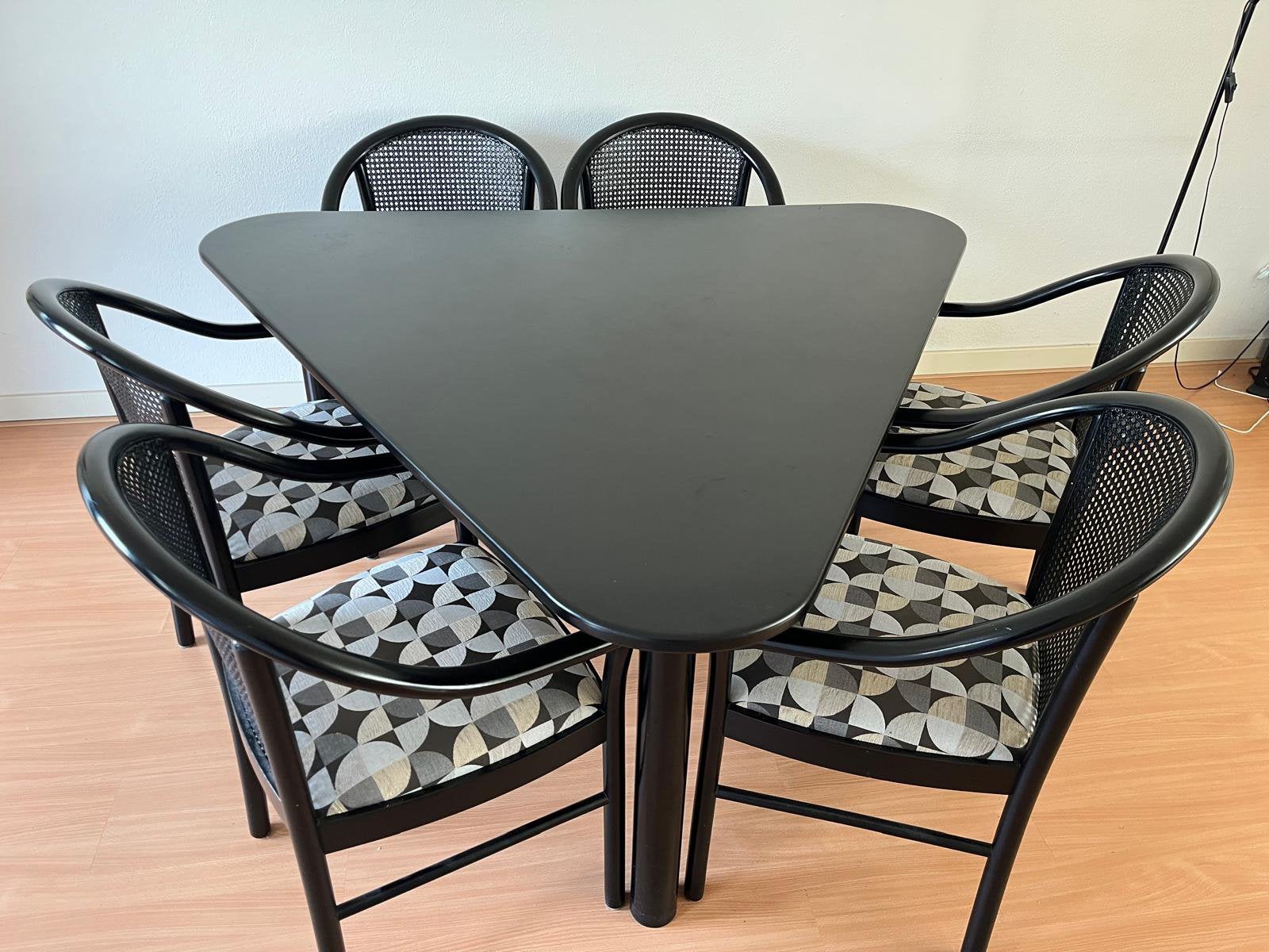 Driehoekige houten eettafel, Huis en Inrichting, Tafels | Eettafels, Ophalen, Gebruikt, Driehoek, 200 cm of meer