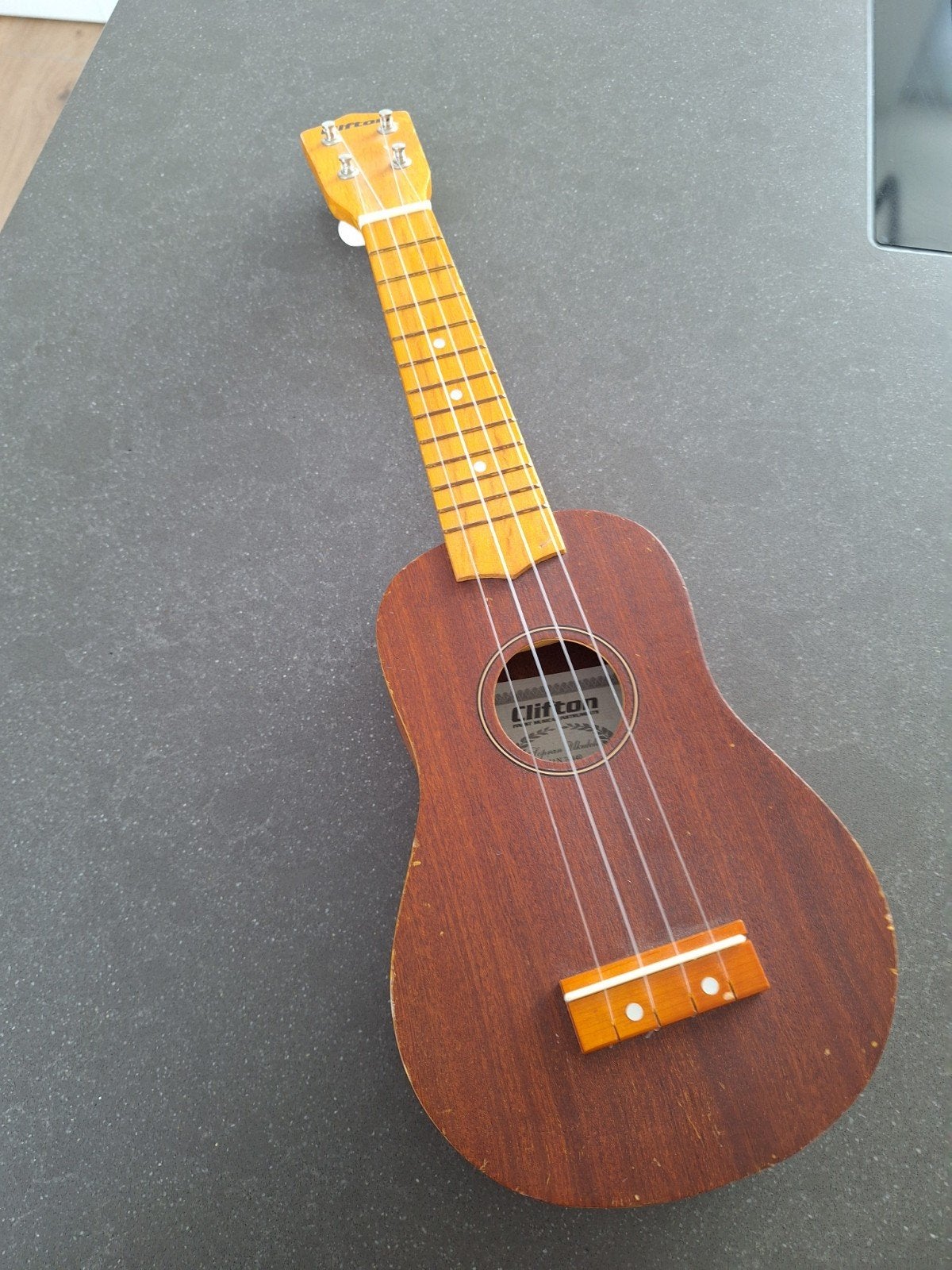 Ukelele Clifton, Muziek en Instrumenten, Snaarinstrumenten | Overige, Ophalen of Verzenden, Zo goed als nieuw, Ukelele