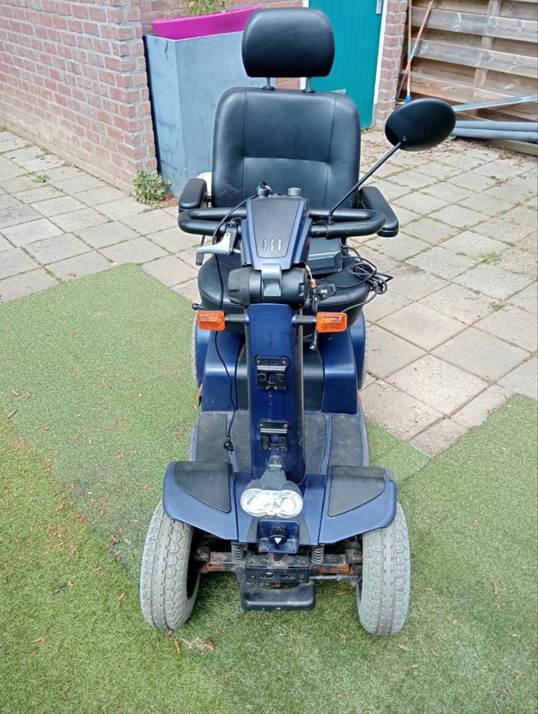 Te koop scootmobiel  
T is een celebrity xl 8 zie foto,s, Ophalen of Verzenden, Zo goed als nieuw