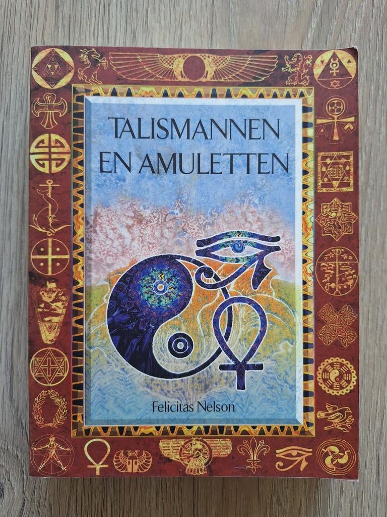 Talismannen en amuletten - Felicitas Nelson, Ophalen of Verzenden, Gelezen, Achtergrond en Informatie