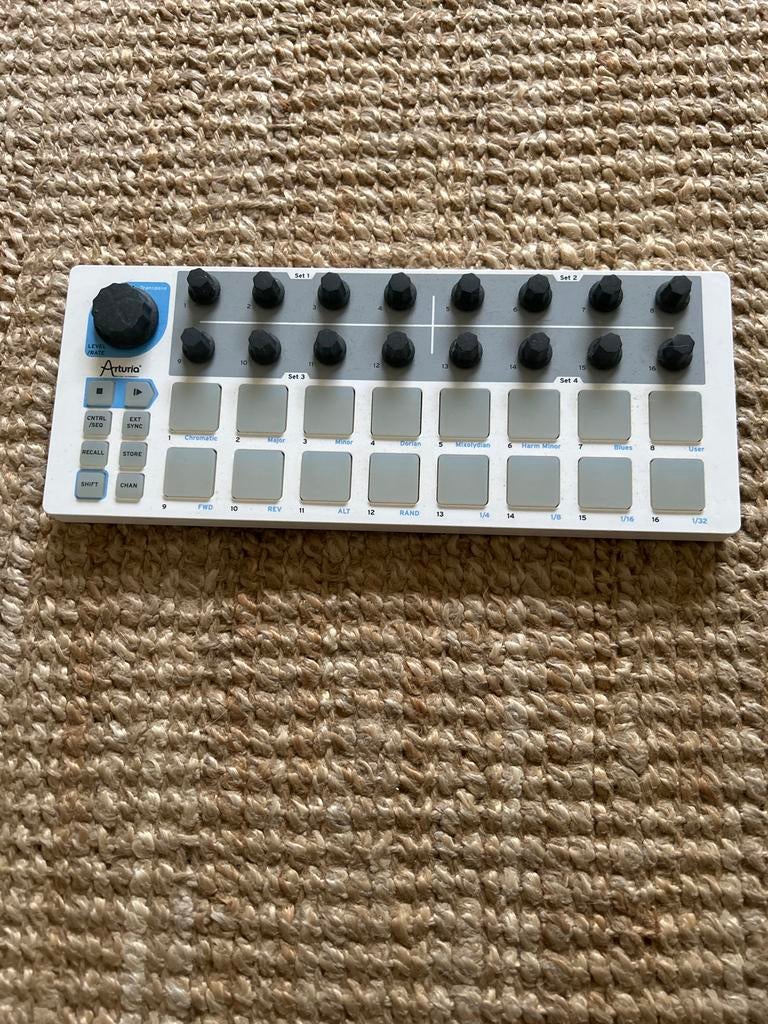 Arturia Beatstep, Muziek en Instrumenten, Synthesizers, Overige merken, Zo goed als nieuw, Met midi-aansluiting, Overige aantallen