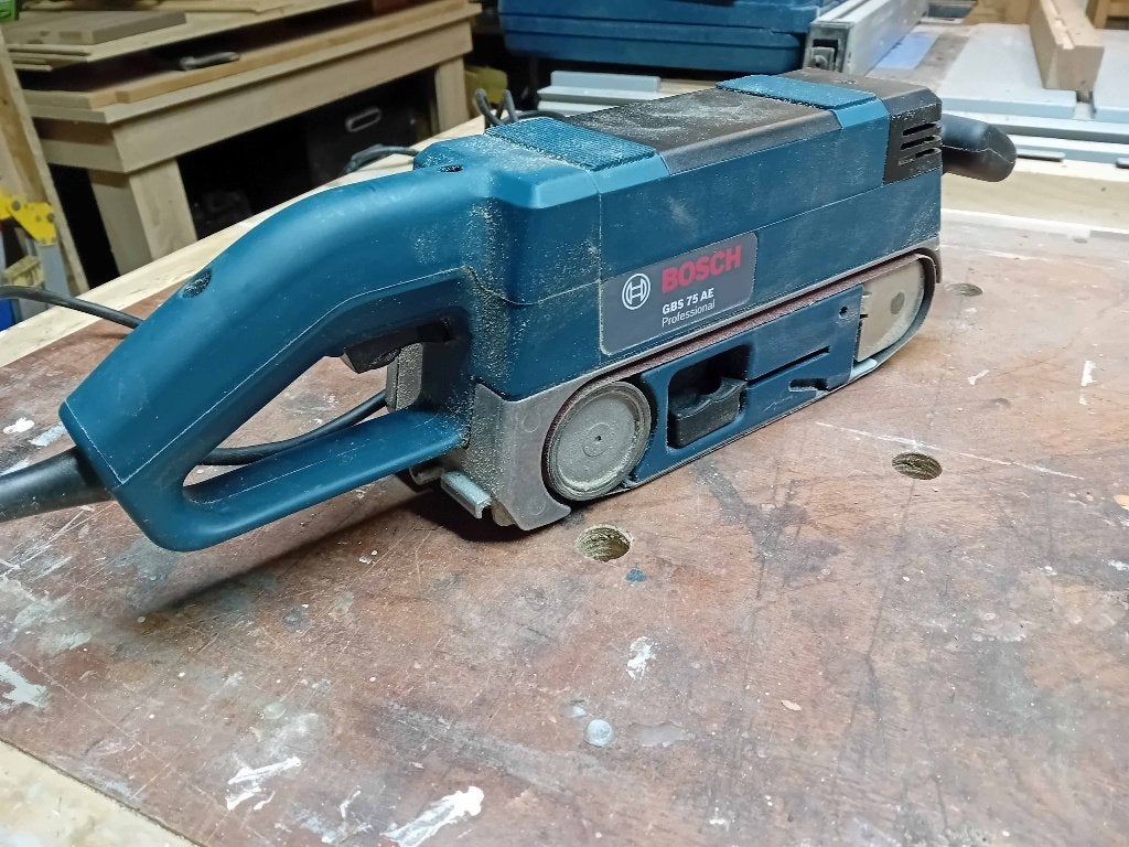 Bosch bandschuurmachine, Doe-het-zelf en Verbouw, Ophalen, Zo goed als nieuw, 600 tot 1200 watt, Bandschuurmachine