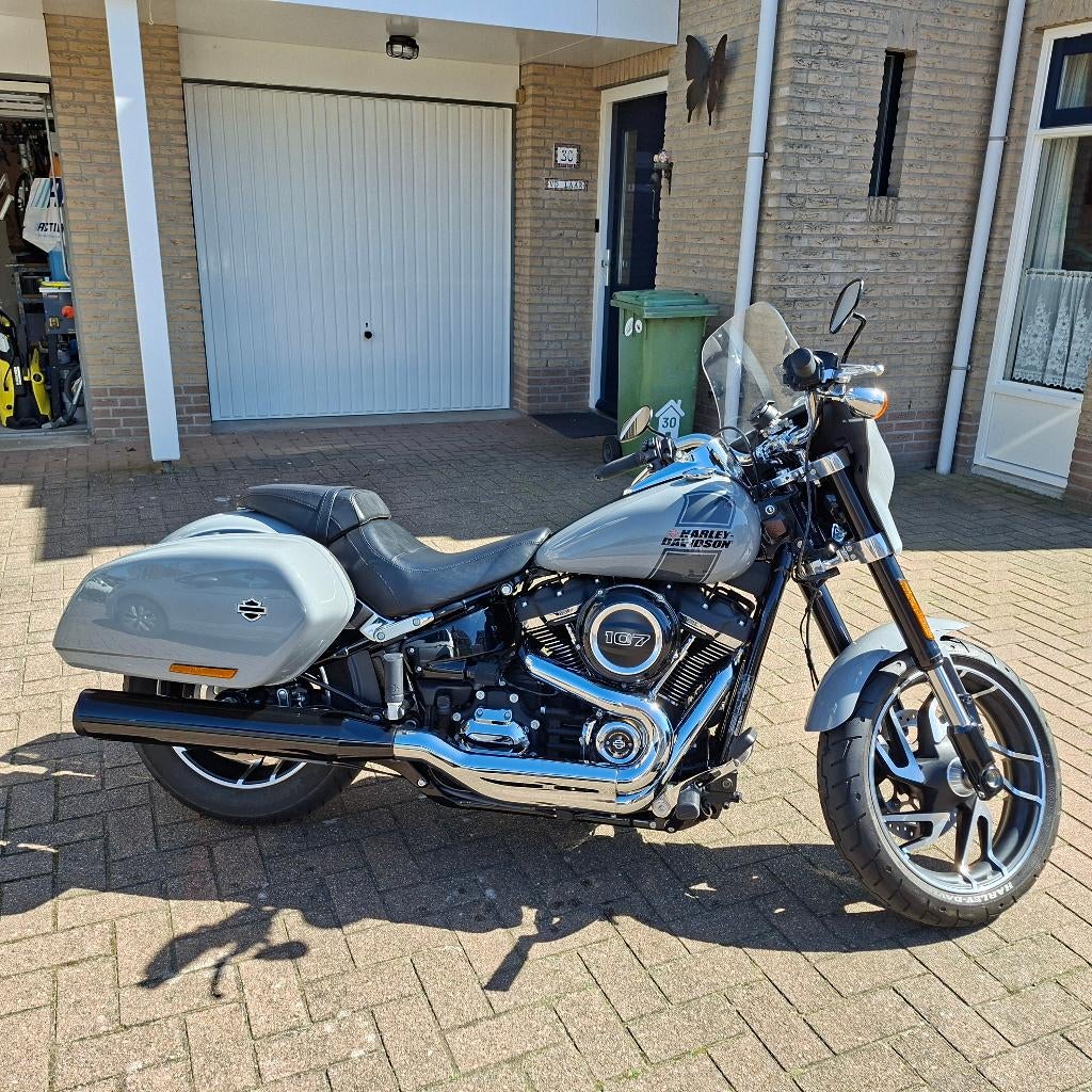 Harley Davidson Sport Glide, biljart grey. 24150 euro, Motoren, Motoren | Harley-Davidson, 1746 cc, 2 cilinders, Motorrijbewijs A