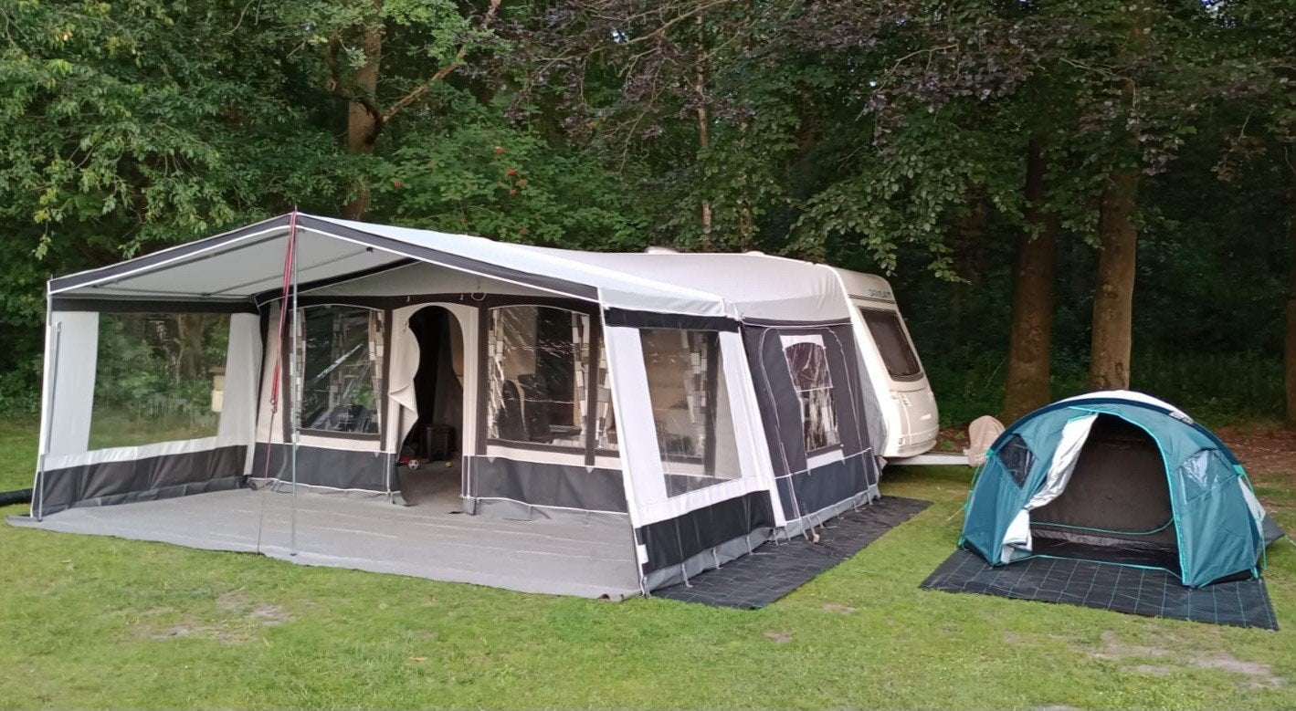 Caravelair Silver 490 - Compleet met voortent en luifel, Vast bed, Treinzit, 750 - 1000 kg, Particulier