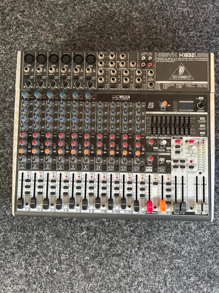 Behringer Xenyx X1832USB Mixer - Studio & Live, Muziek en Instrumenten, Mengpanelen, Ophalen, Zo goed als nieuw, 10 tot 20 kanalen