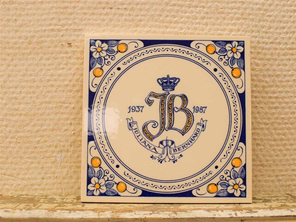 Delfts wandtegel Juliana en Bernhard 51767, Antiek en Kunst, Ophalen of Verzenden