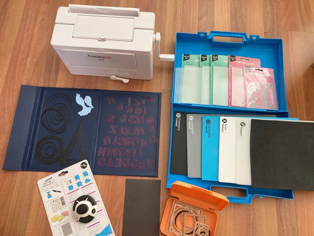 HappyCut machine artemio met toebehoren en stencils, ponsen, Ophalen of Verzenden, Zo goed als nieuw, Gereedschap of Toebehoren