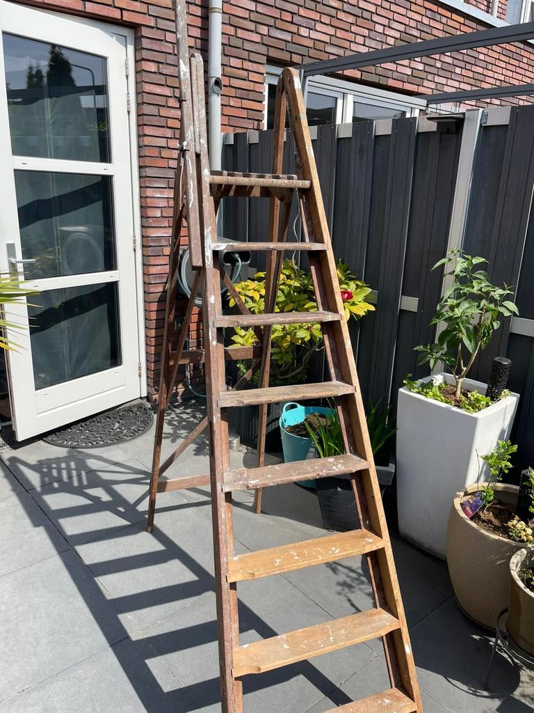 Oude houten schilderstrap grote trap, Doe-het-zelf en Verbouw, Ladders en Trappen, Ophalen, Zo goed als nieuw, Opvouwbaar of Inschuifbaar