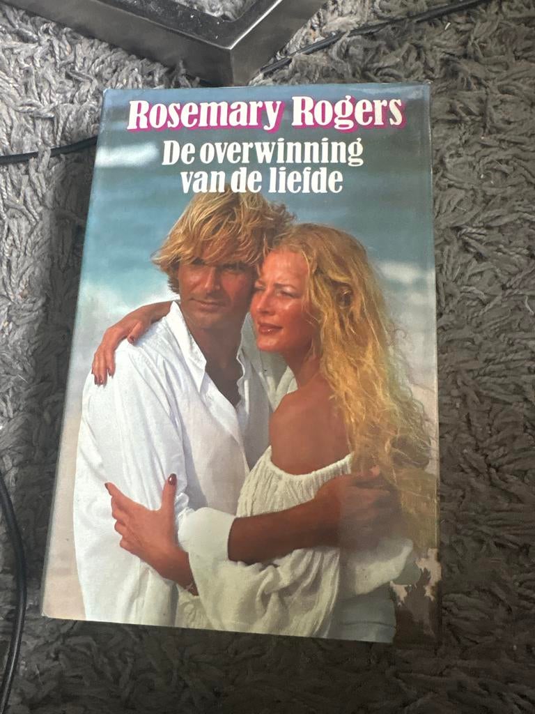 Rosemary Rogers - De overwinning van de liefde, Boeken, Ophalen of Verzenden, Gelezen, Nederland